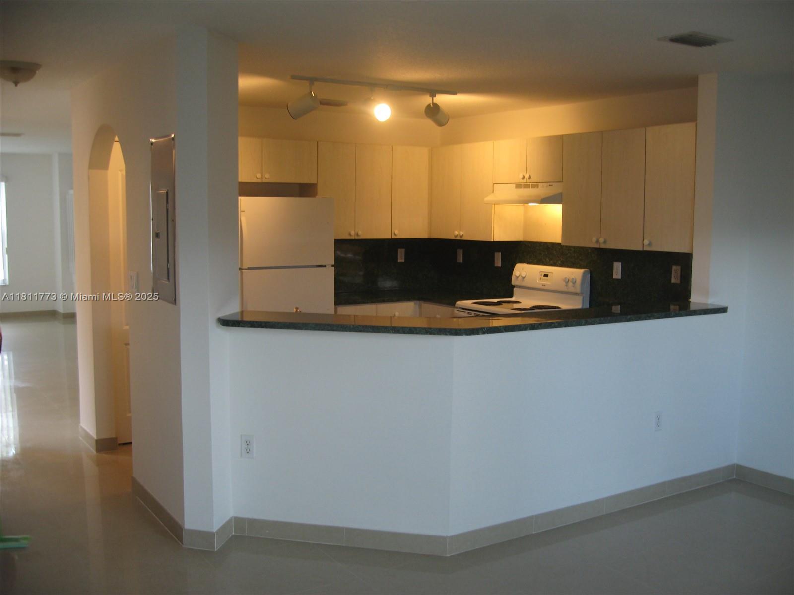MELROSE POINT CONDO - Residential Lease
