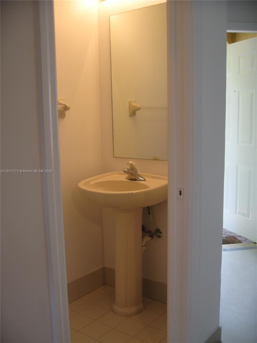 MELROSE POINT CONDO - Residential Lease