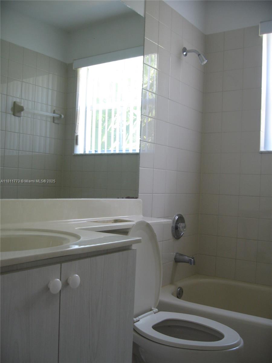 MELROSE POINT CONDO - Residential Lease