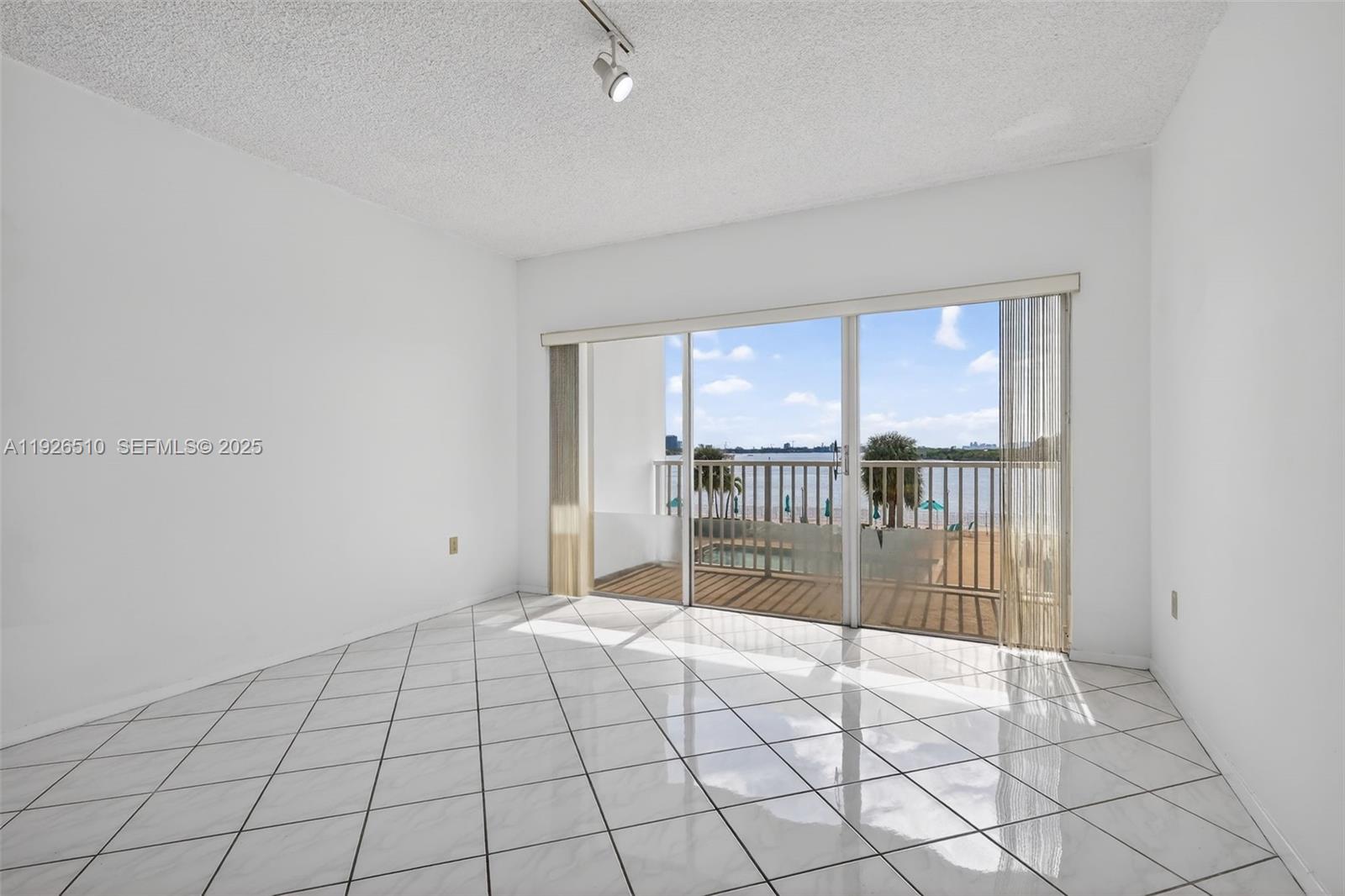 ARLEN HOUSE CONDO - Residential