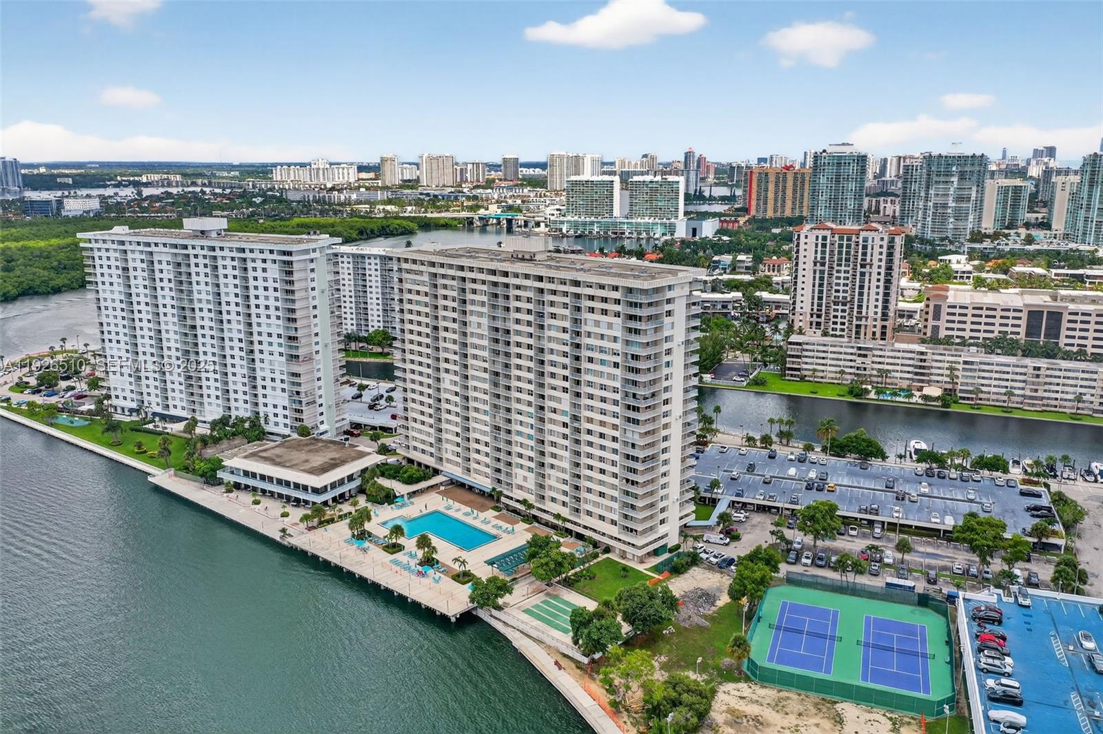 ARLEN HOUSE CONDO - Residential