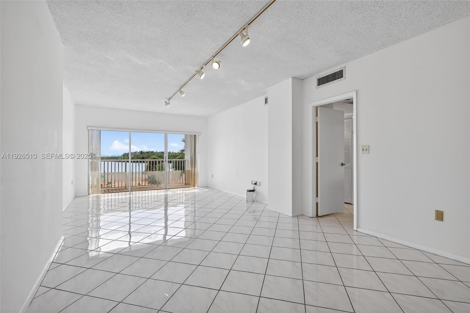 ARLEN HOUSE CONDO - Residential