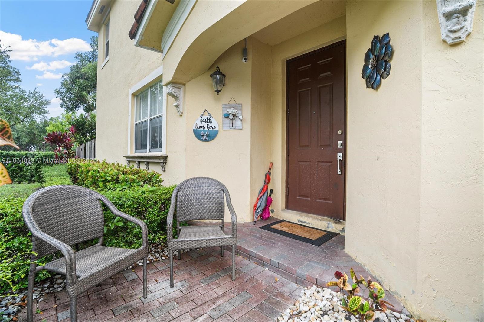 GRAND LAKES PHASE I - Residential Lease