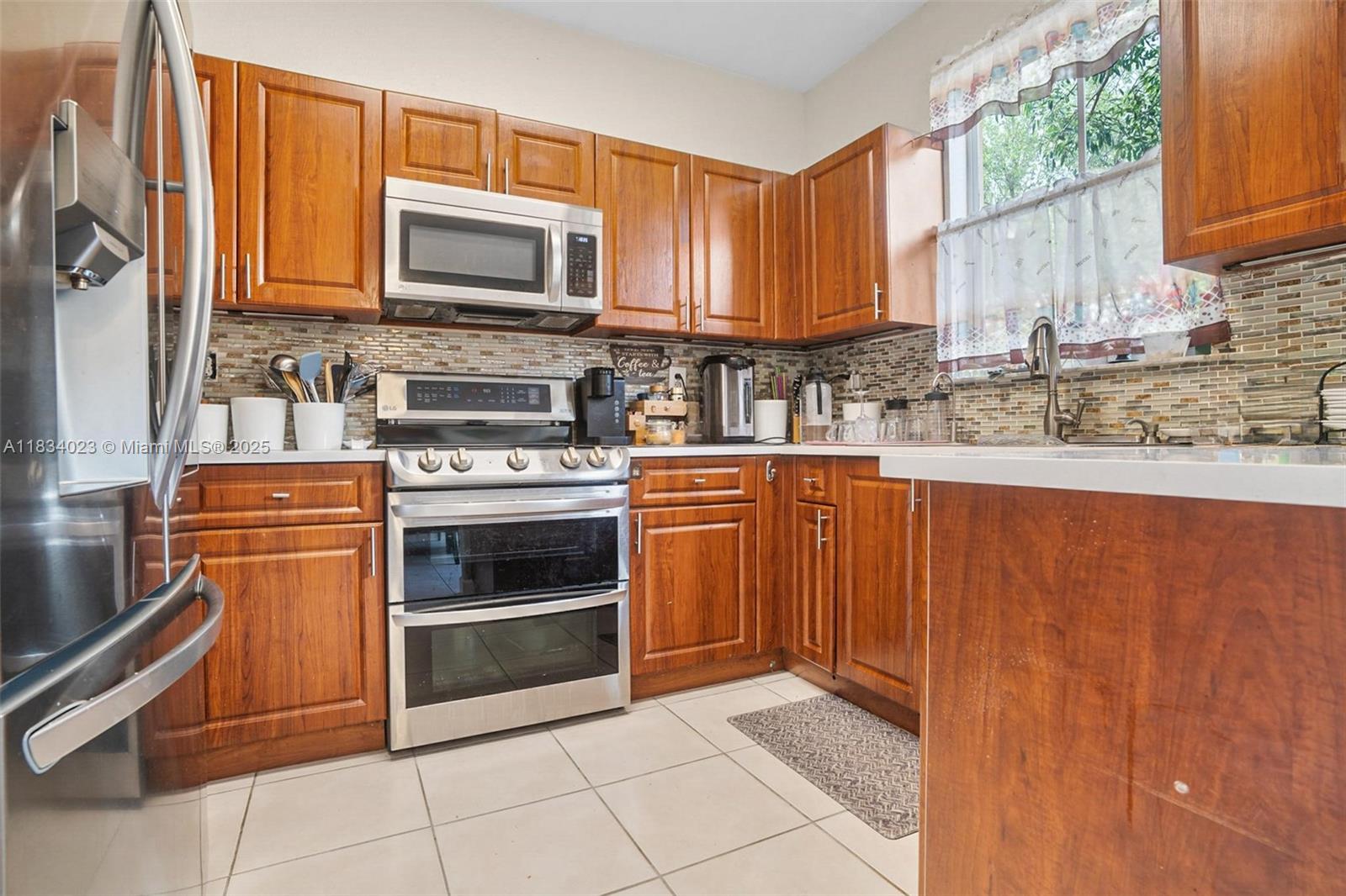 GRAND LAKES PHASE I - Residential Lease
