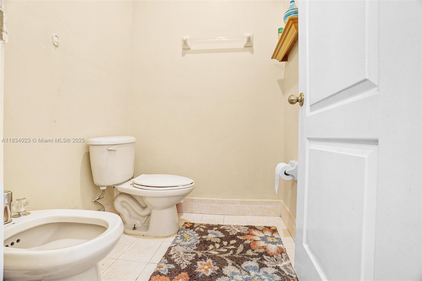 GRAND LAKES PHASE I - Residential Lease