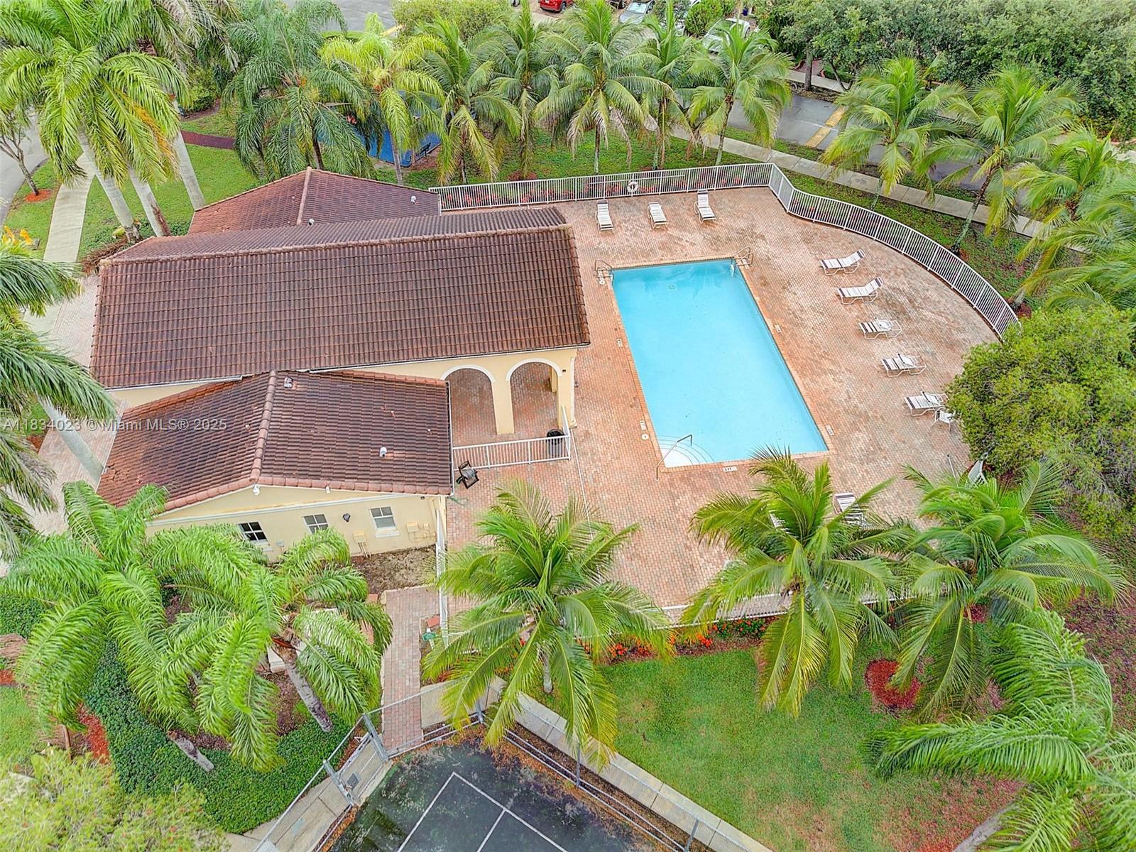 GRAND LAKES PHASE I - Residential Lease