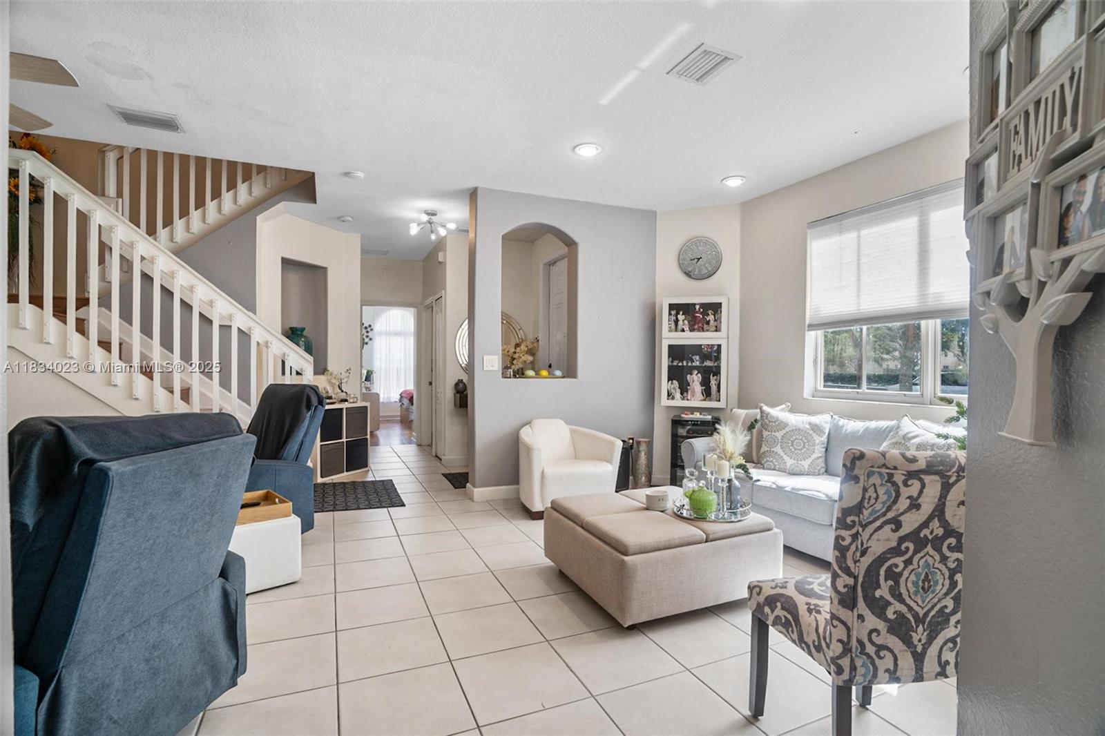 GRAND LAKES PHASE I - Residential Lease