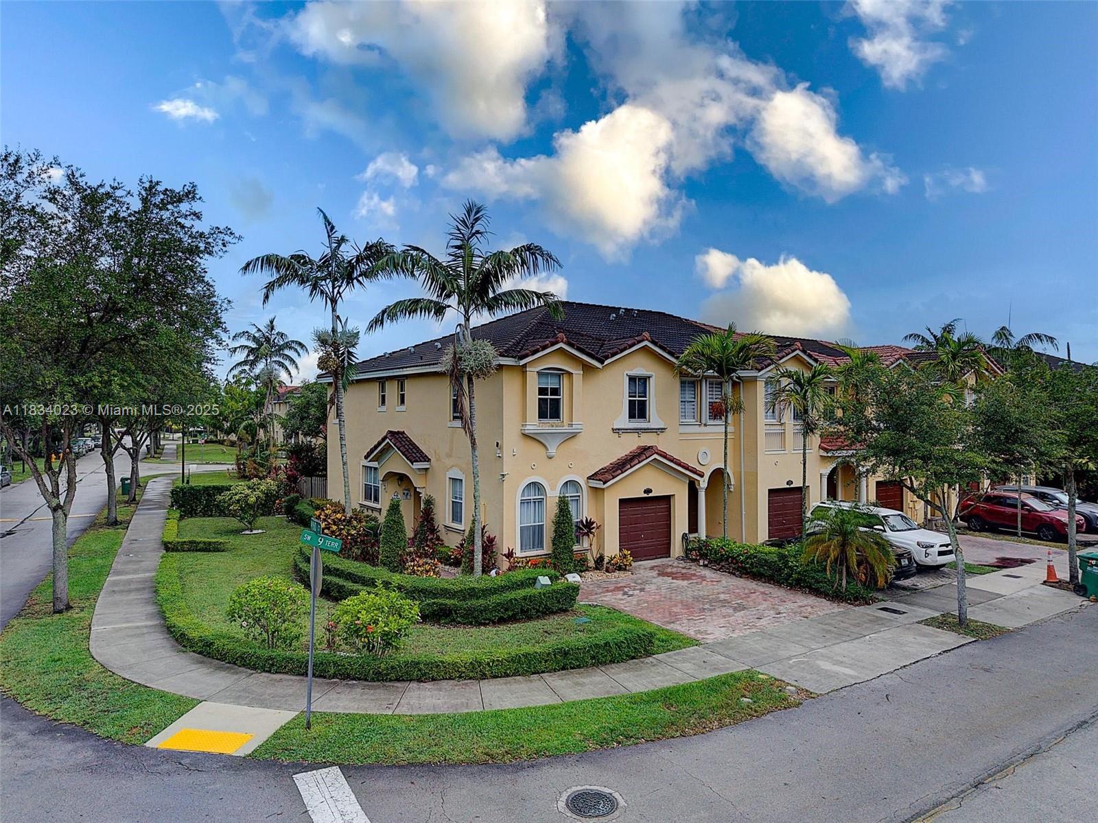 GRAND LAKES PHASE I - Residential Lease