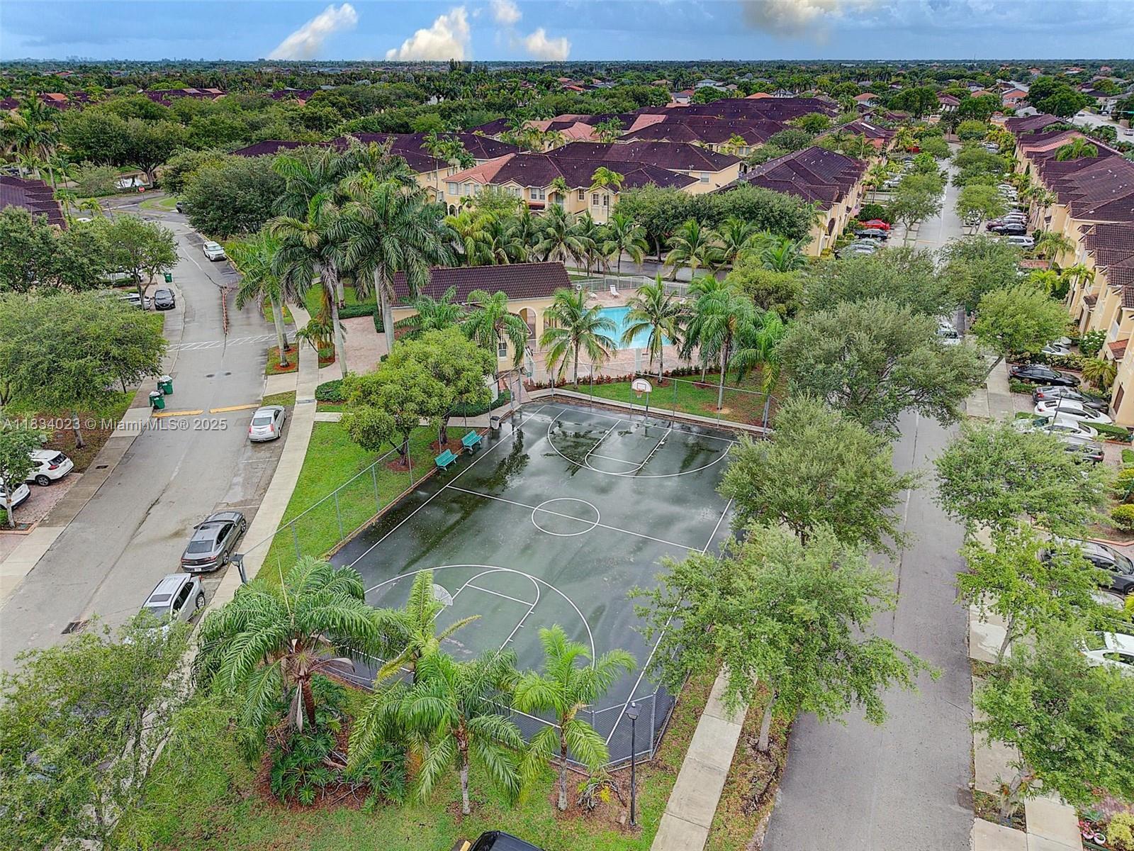 GRAND LAKES PHASE I - Residential Lease