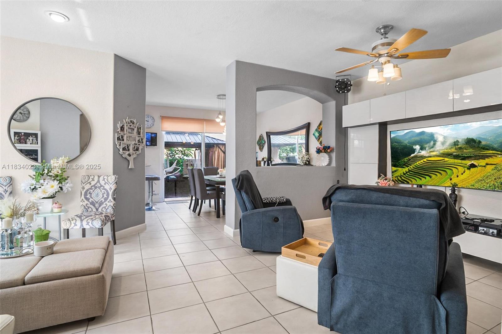 GRAND LAKES PHASE I - Residential Lease