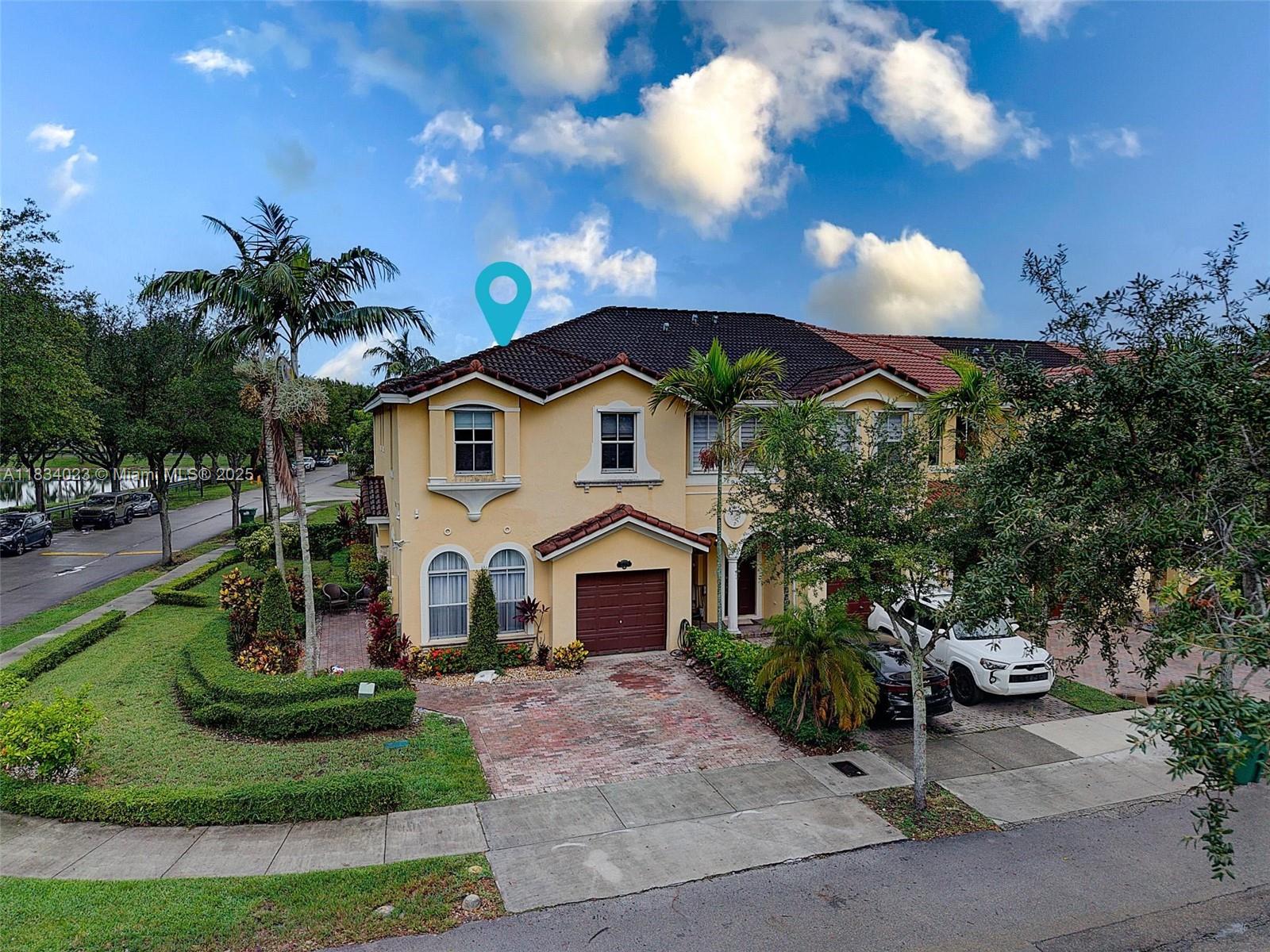 GRAND LAKES PHASE I - Residential Lease