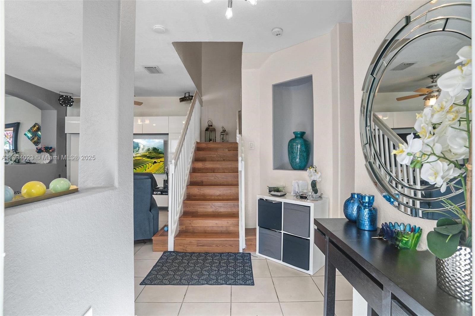 GRAND LAKES PHASE I - Residential Lease