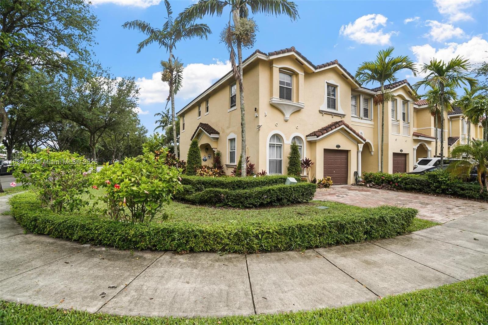 GRAND LAKES PHASE I - Residential Lease