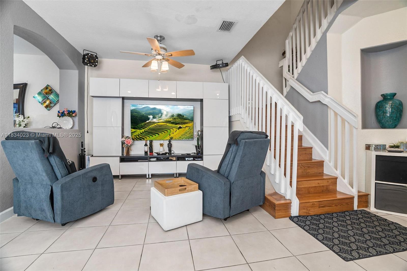 GRAND LAKES PHASE I - Residential Lease