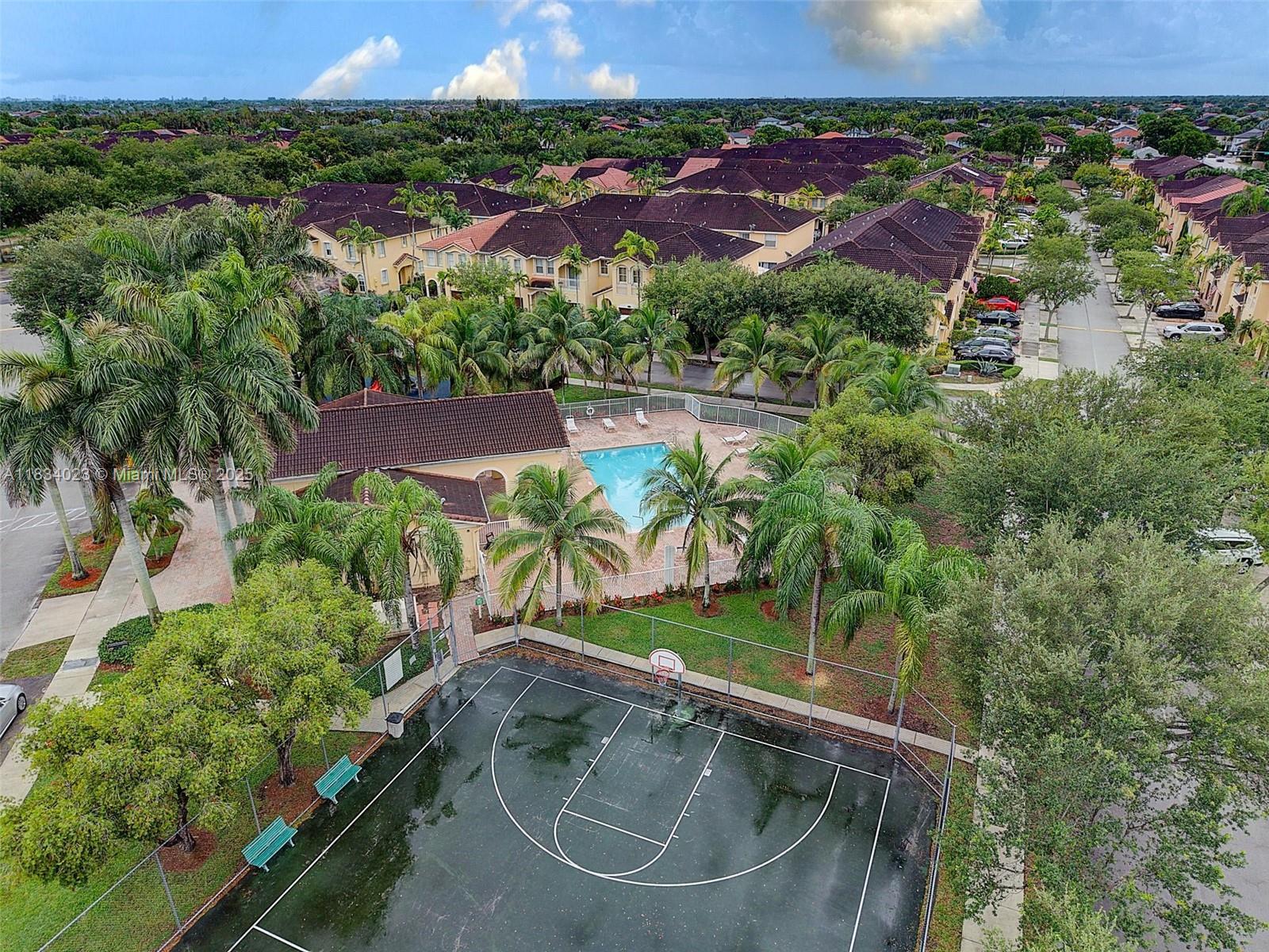GRAND LAKES PHASE I - Residential Lease