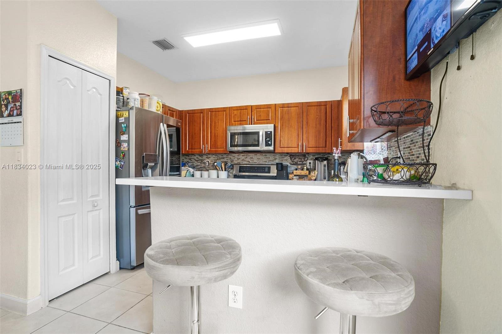 GRAND LAKES PHASE I - Residential Lease