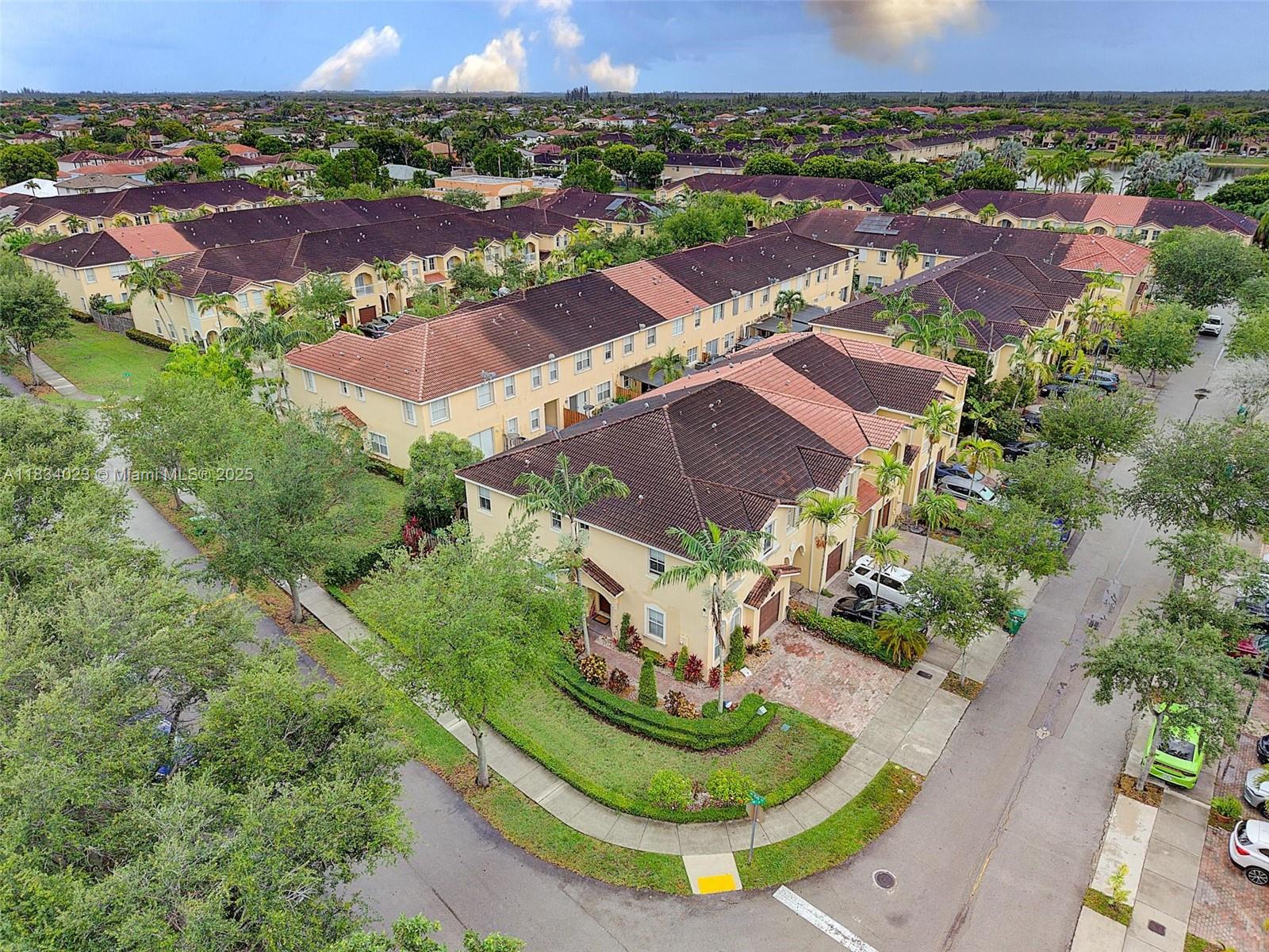GRAND LAKES PHASE I - Residential Lease