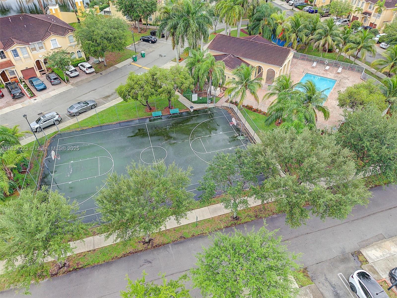 GRAND LAKES PHASE I - Residential Lease