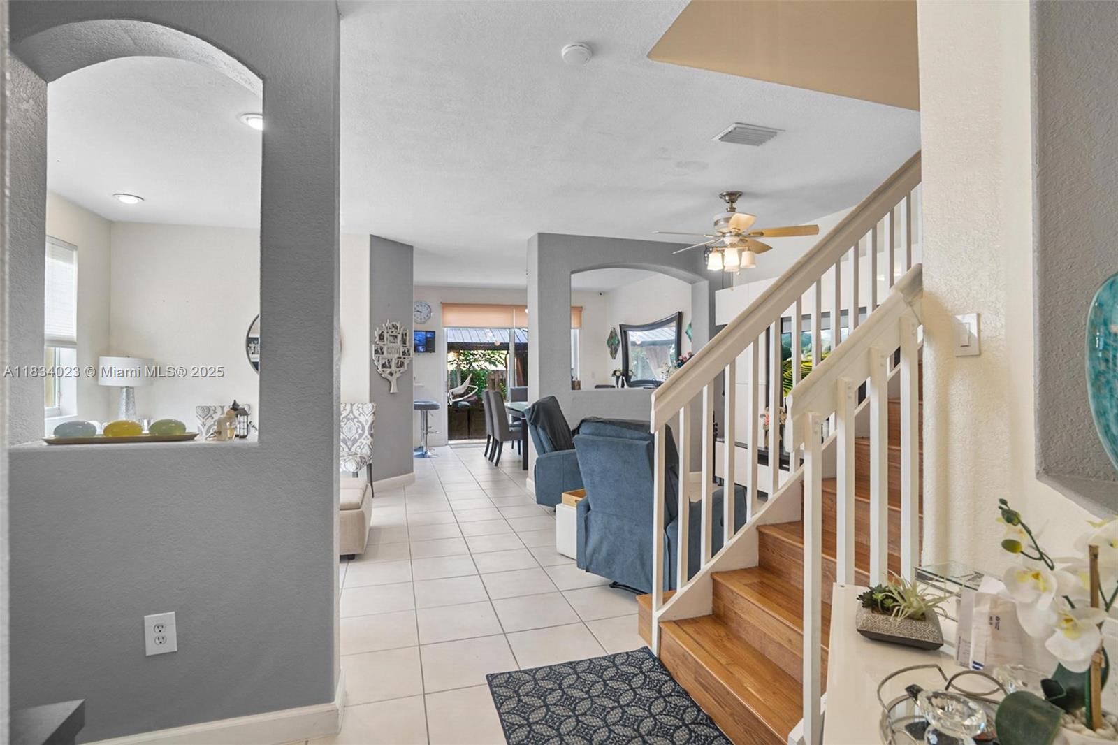 GRAND LAKES PHASE I - Residential Lease
