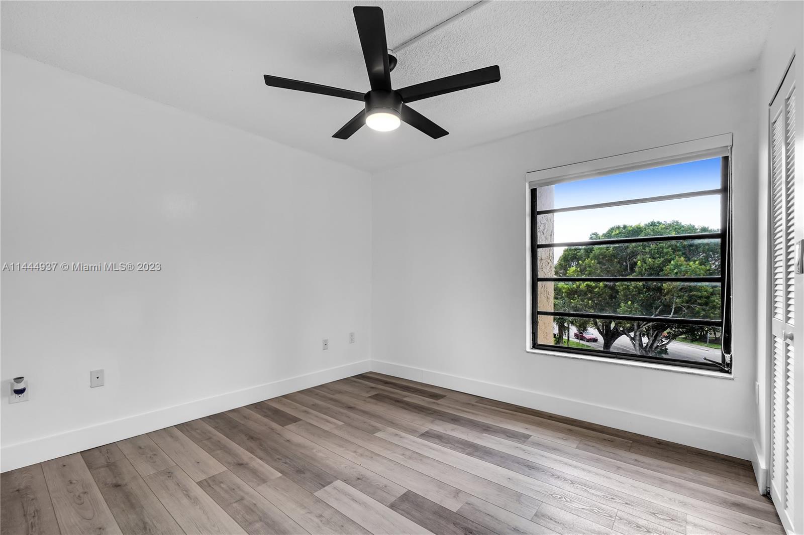 KENLAND POINTE CONDO #1 - Residential