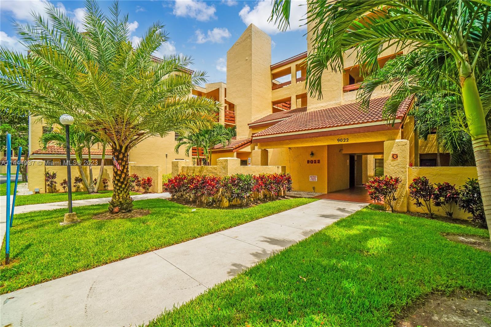 KENLAND POINTE CONDO #1 - Residential