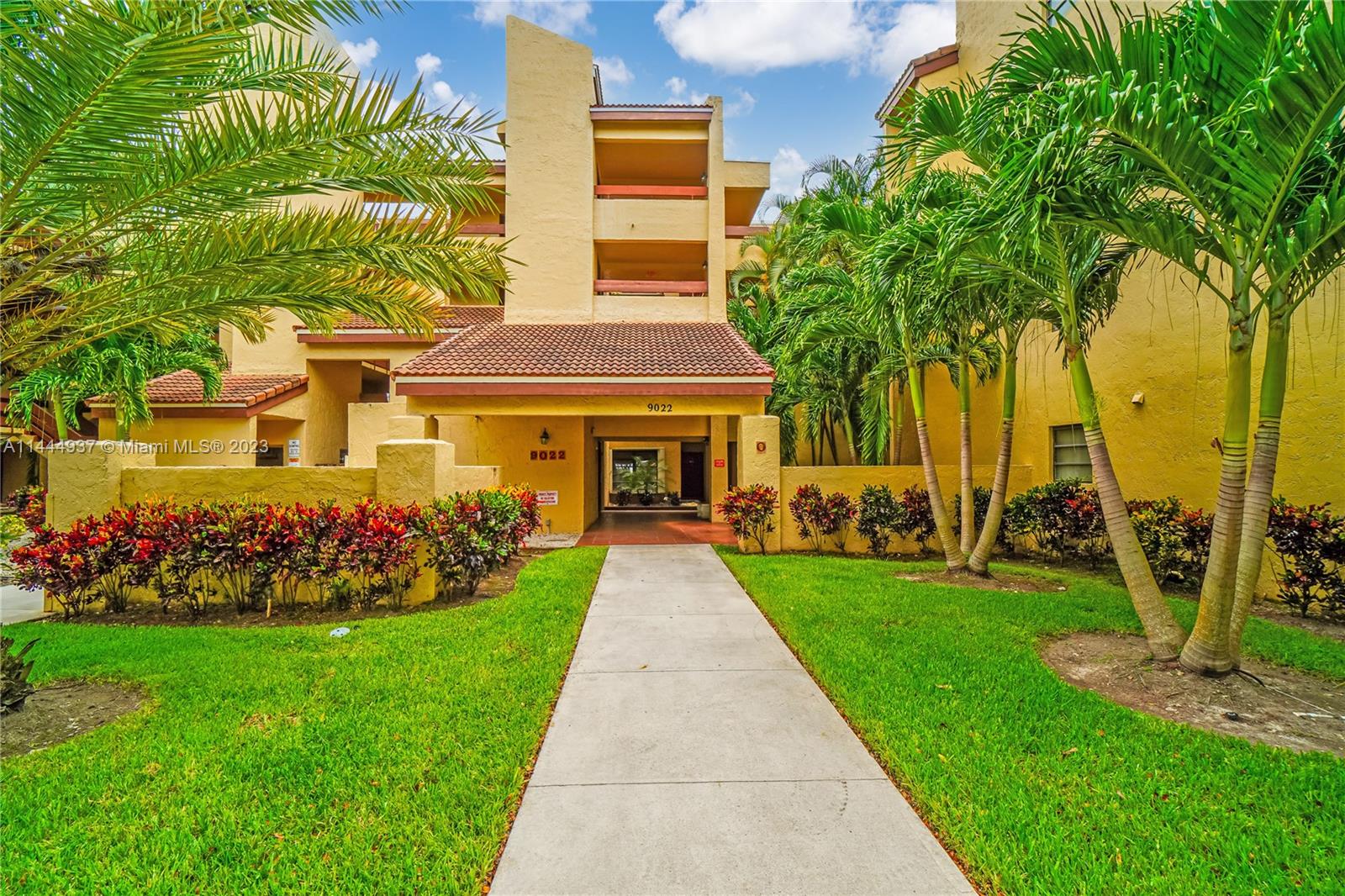 KENLAND POINTE CONDO #1 - Residential