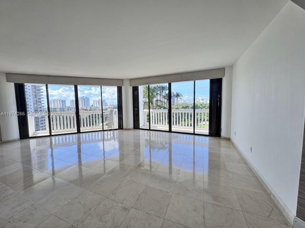 2000 ISL BLVD WILLIAMS IS - Residential