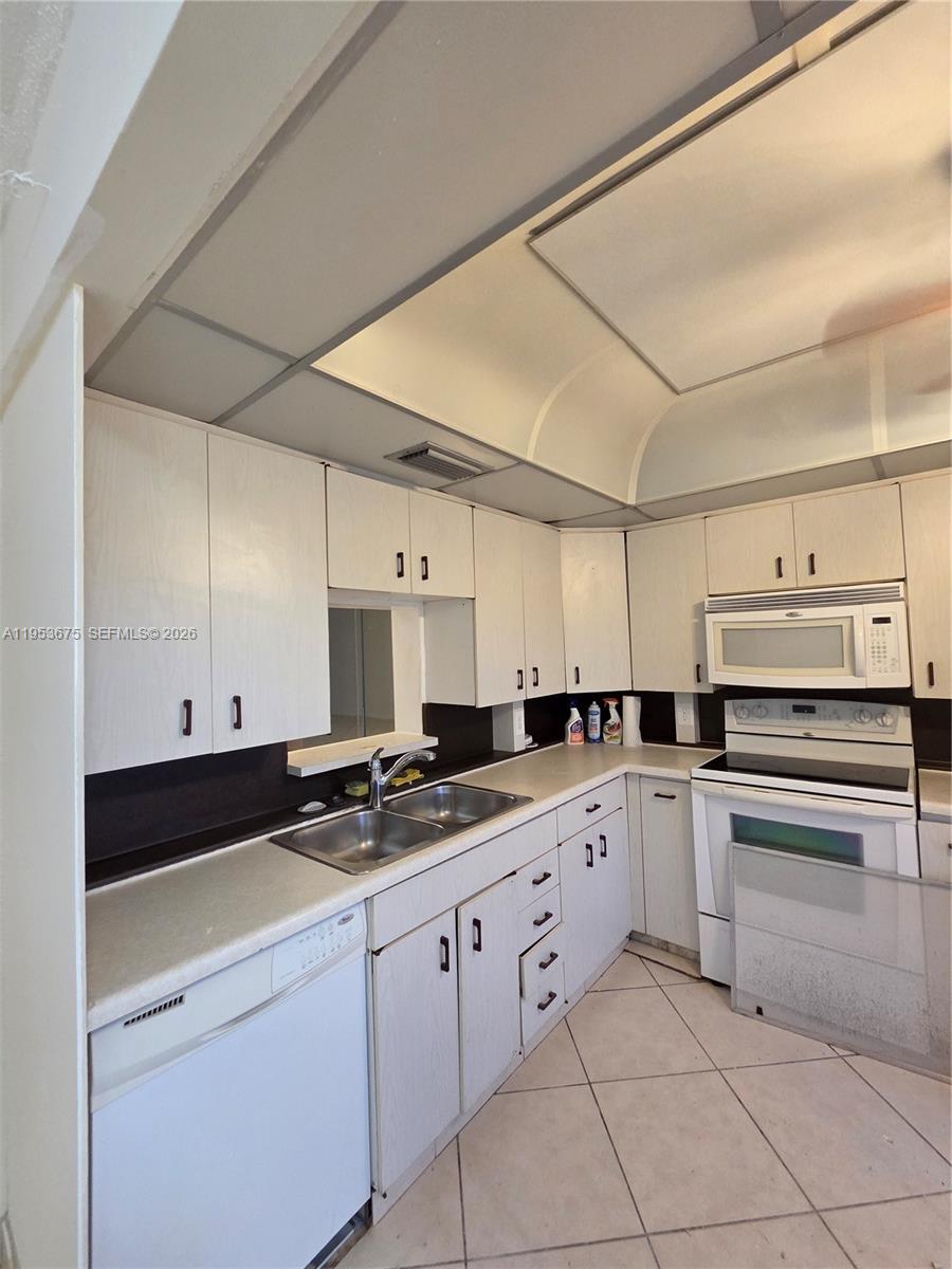 VICTORIA VILLAGE K CONDO - Residential