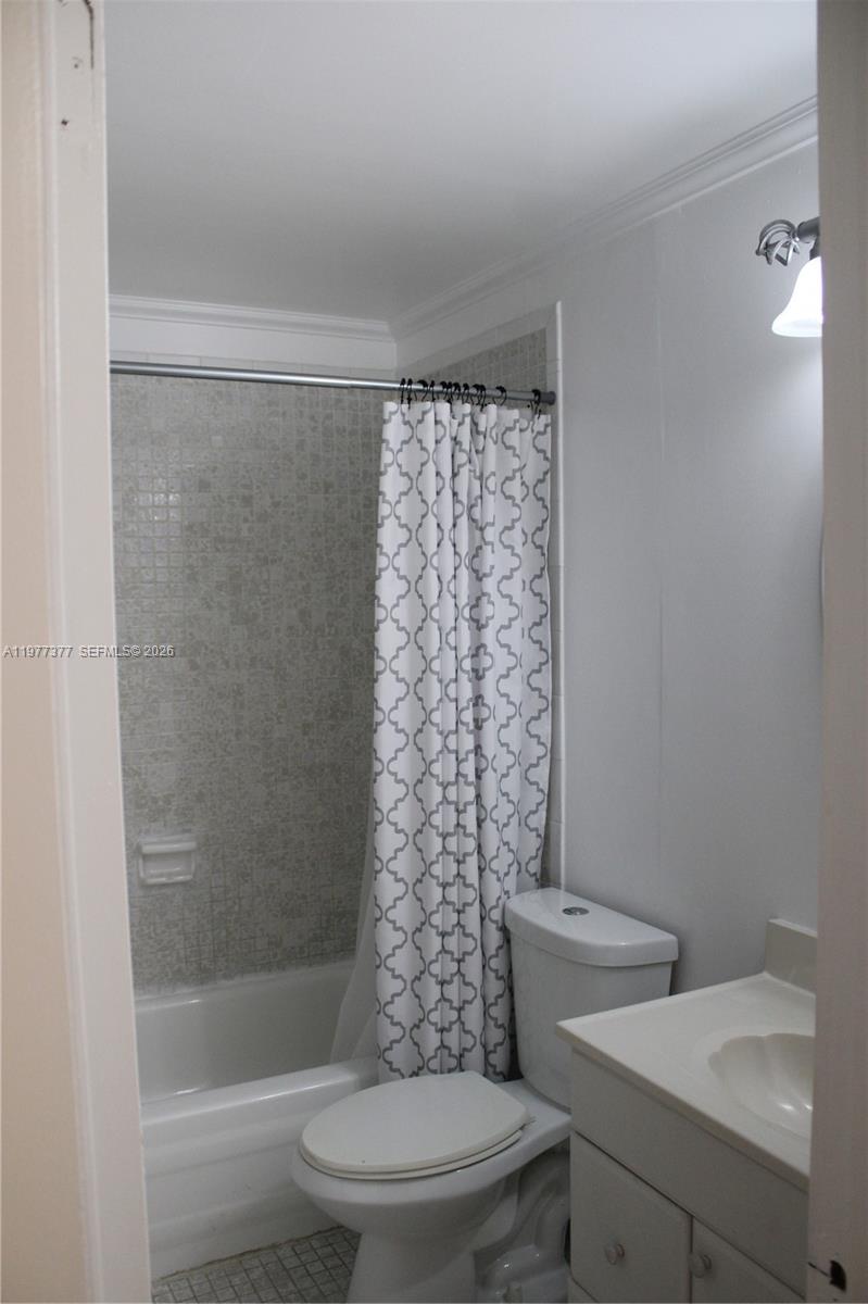 VERSIALLES GARDENS II CON - Residential Lease