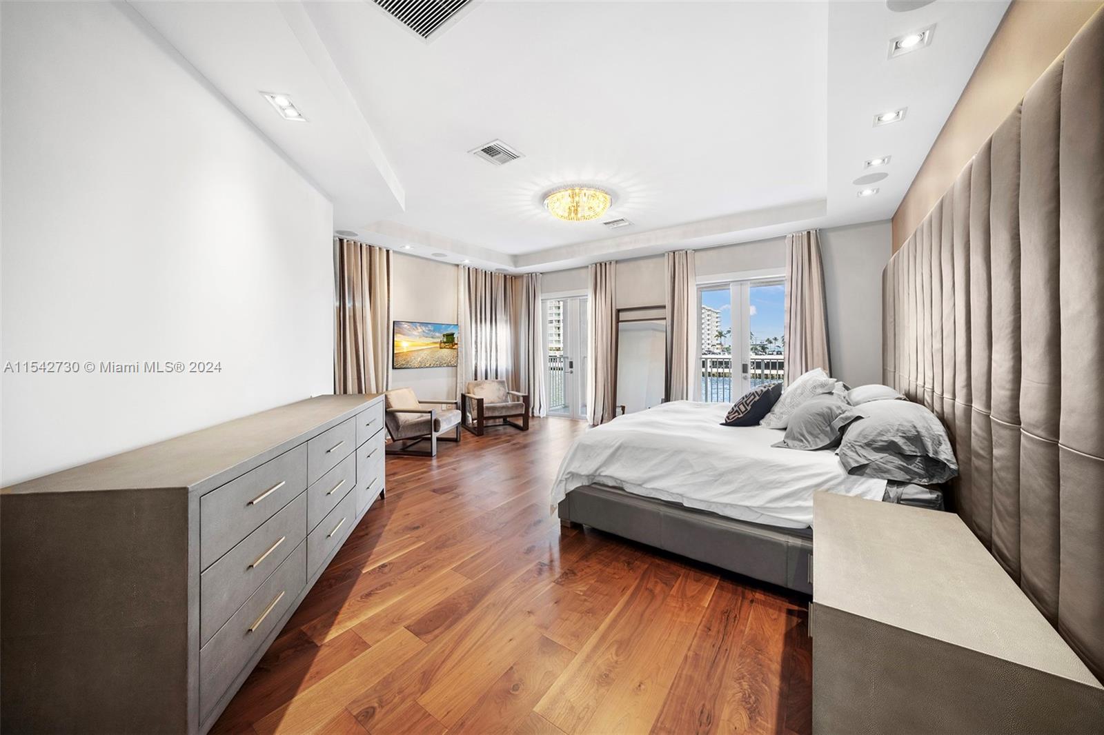 HARBOR ISLANDS - Residential