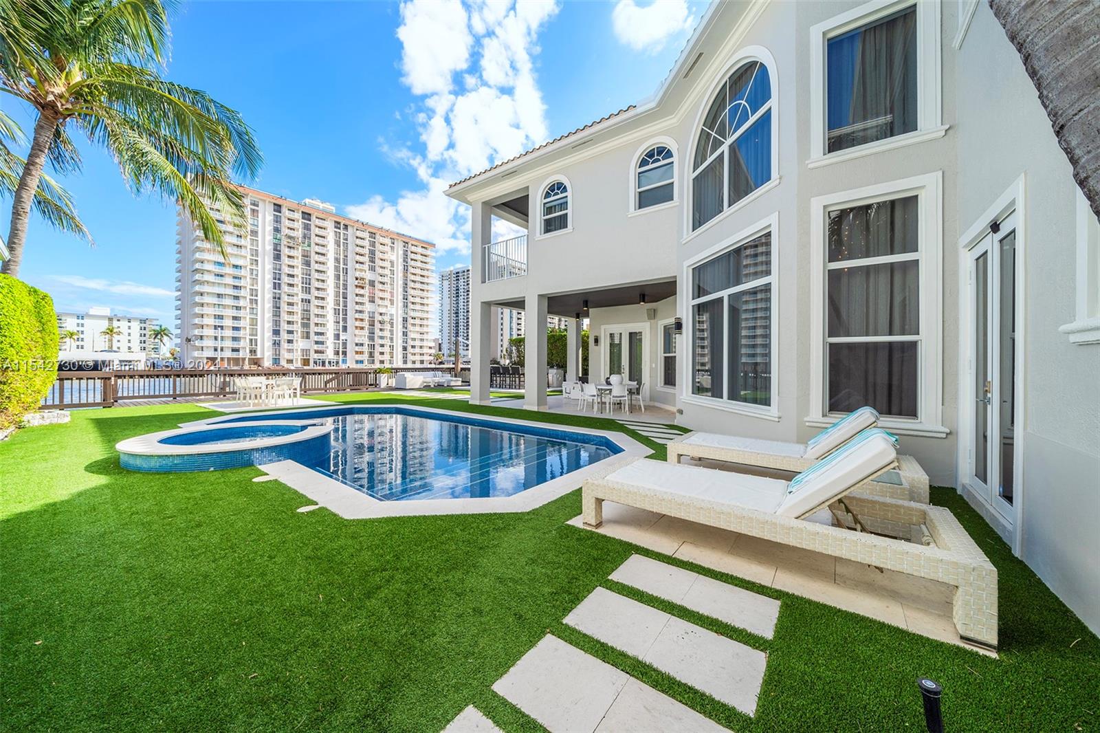 HARBOR ISLANDS - Residential