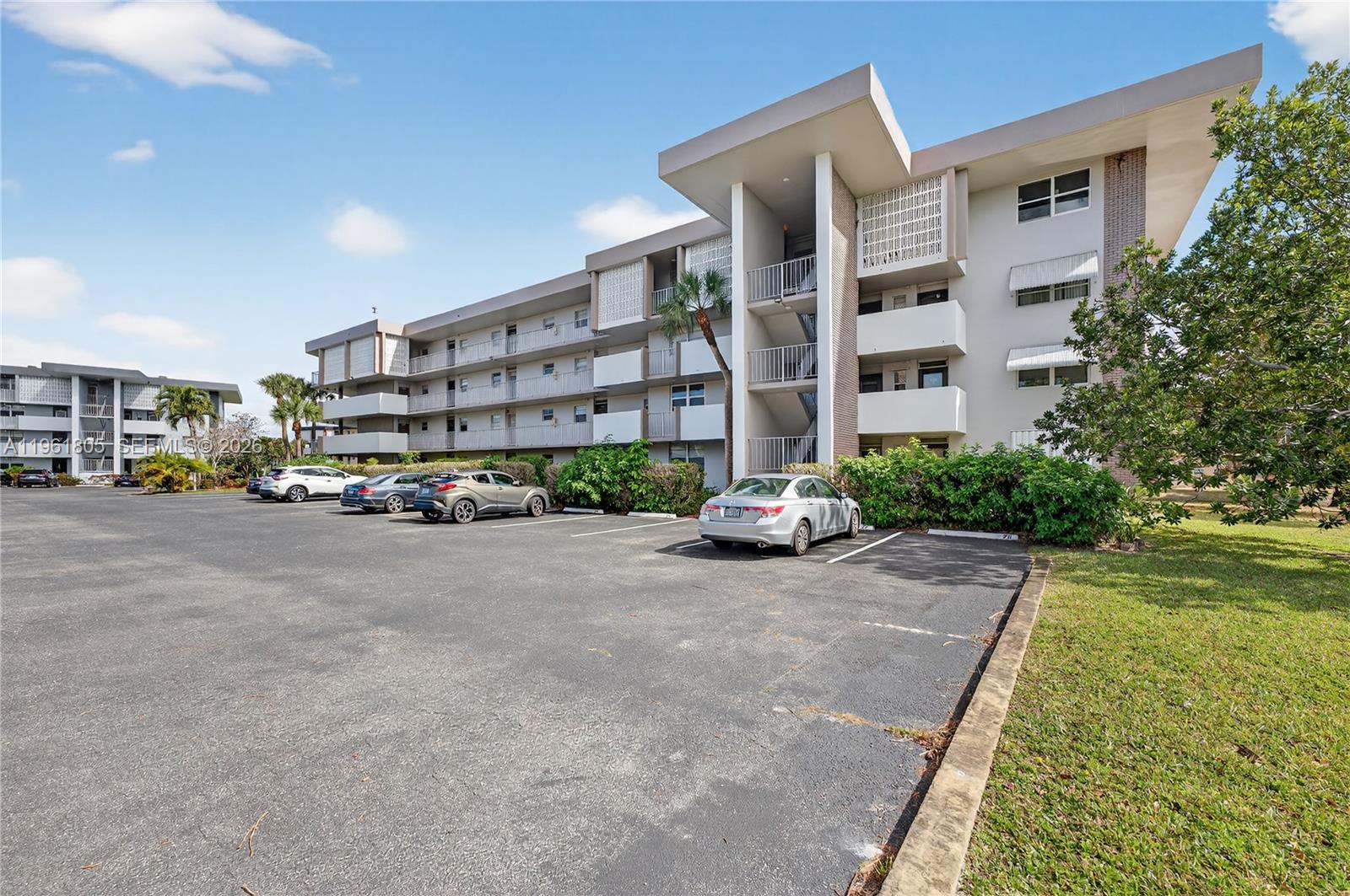 LAUDERDALE OAKS CONDO 4 - Residential