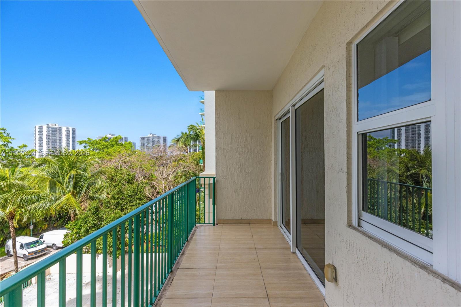 TURNBERRY VLG NO TOWER CO - Residential