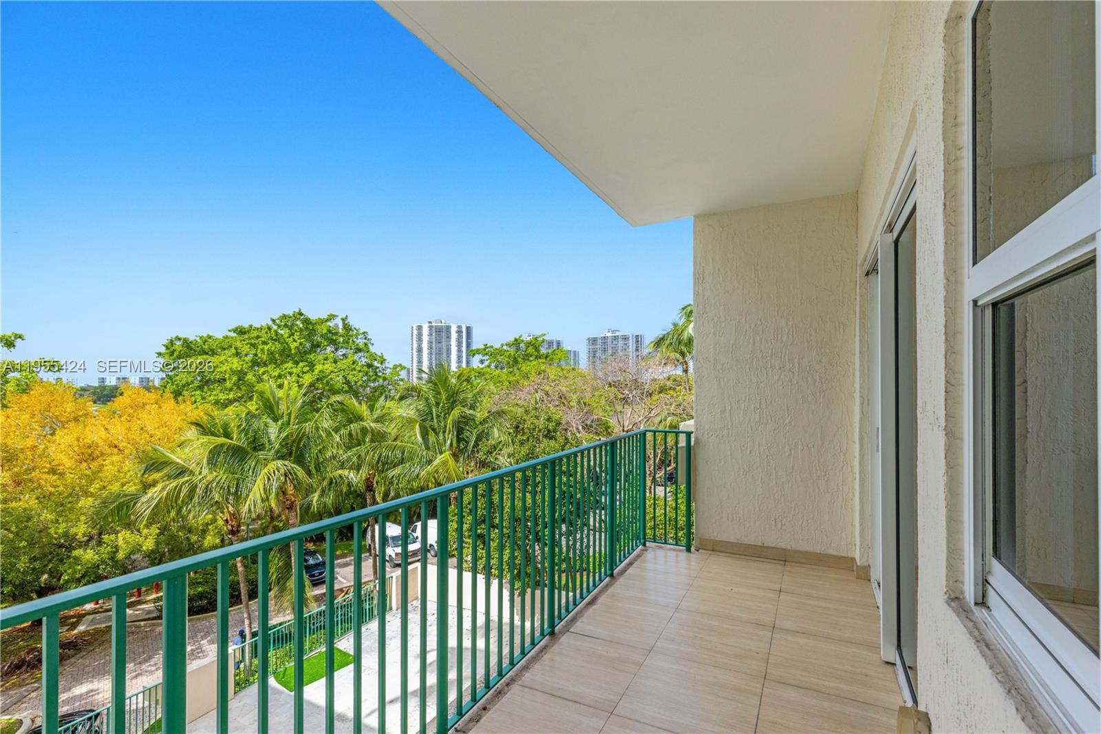 TURNBERRY VLG NO TOWER CO - Residential