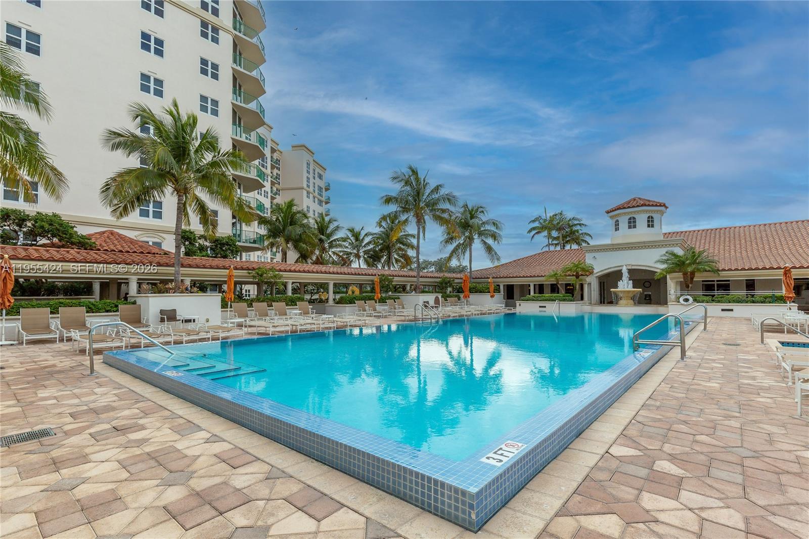 TURNBERRY VLG NO TOWER CO - Residential