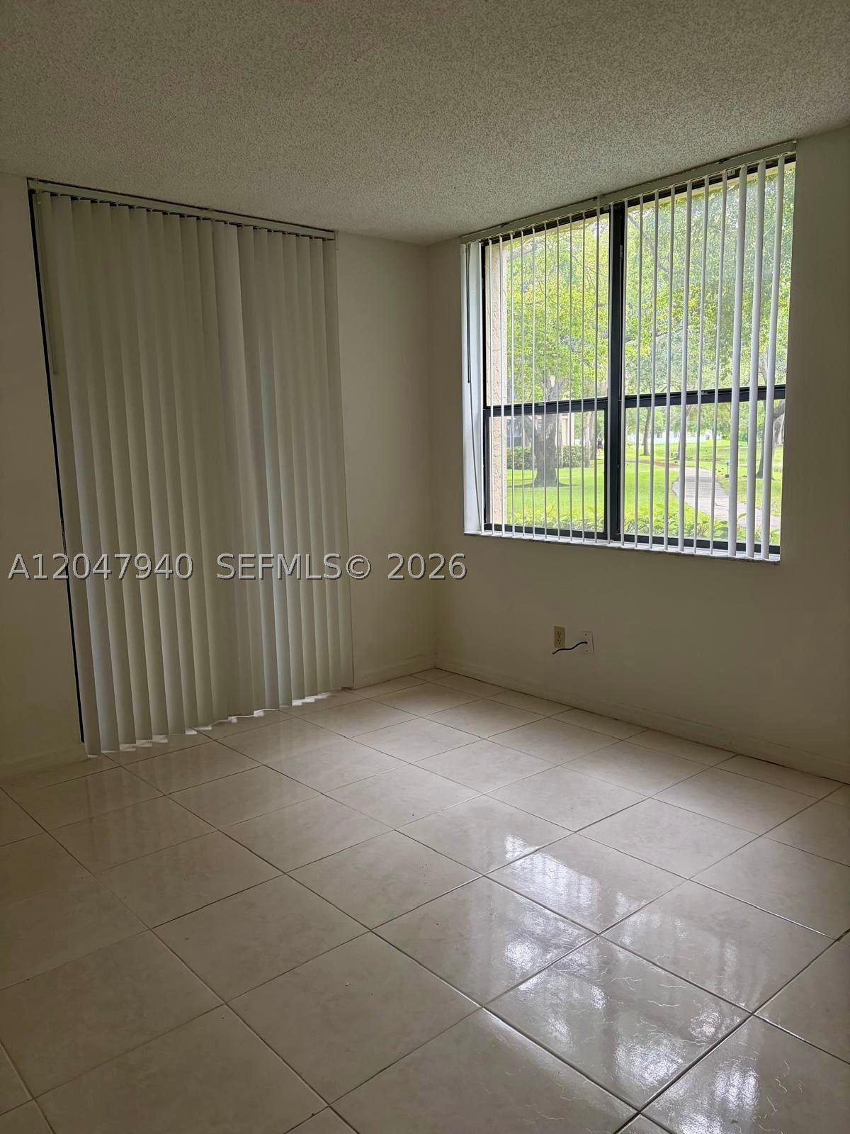 LAKES OF NEWPORT I CONDO - Residential Lease