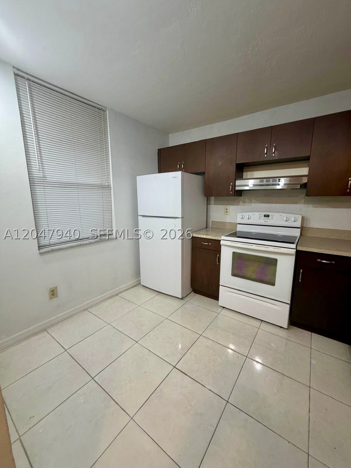 LAKES OF NEWPORT I CONDO - Residential Lease