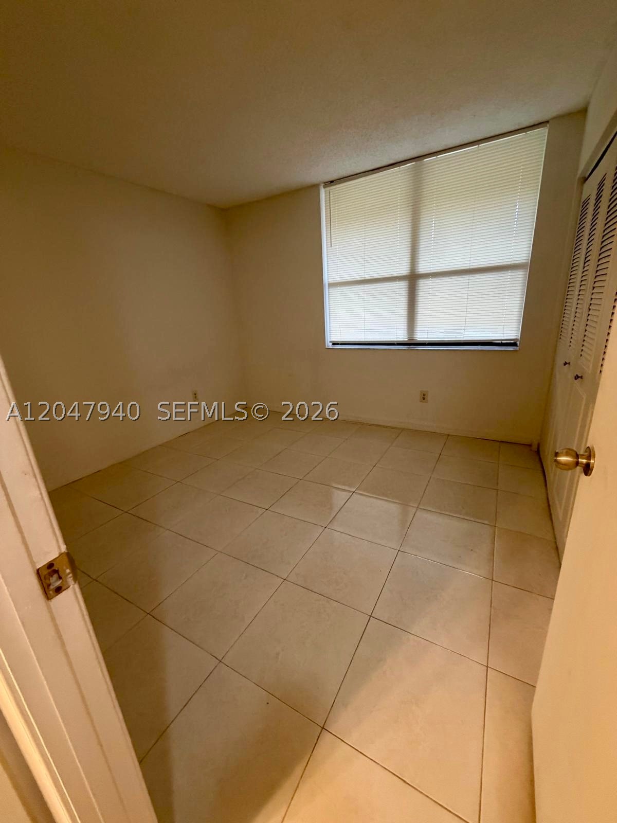 LAKES OF NEWPORT I CONDO - Residential Lease