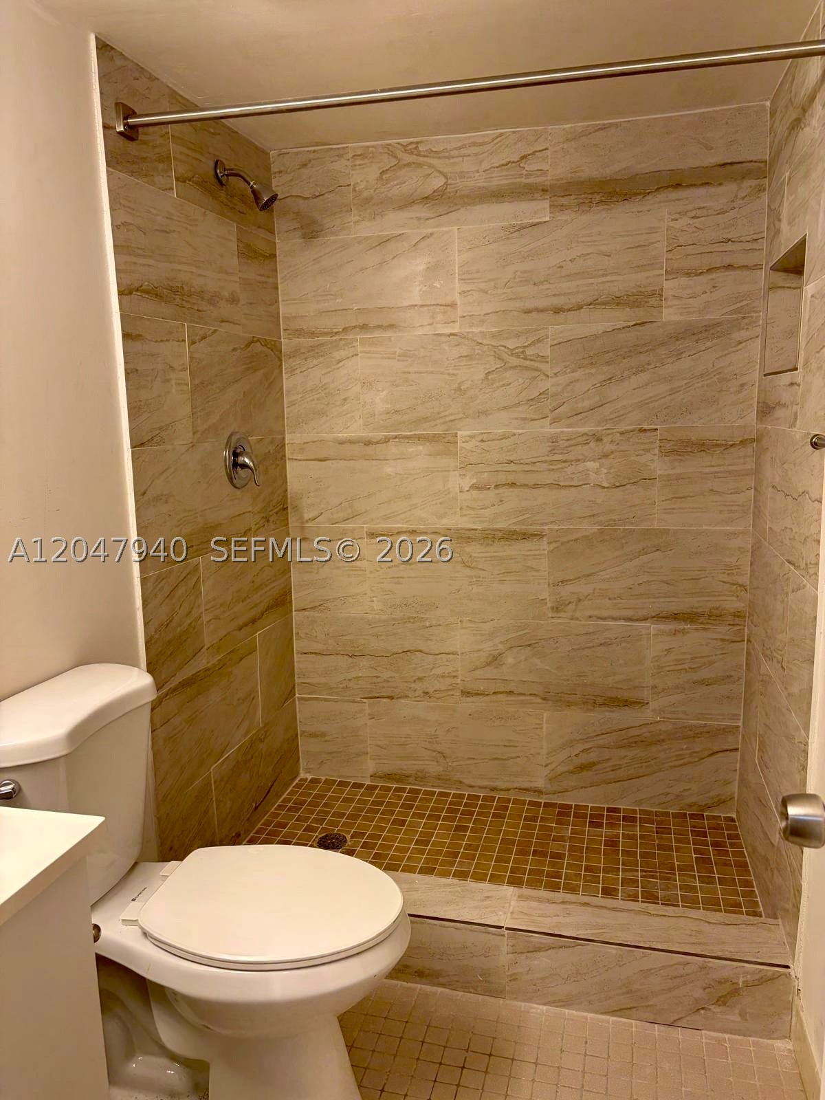 LAKES OF NEWPORT I CONDO - Residential Lease