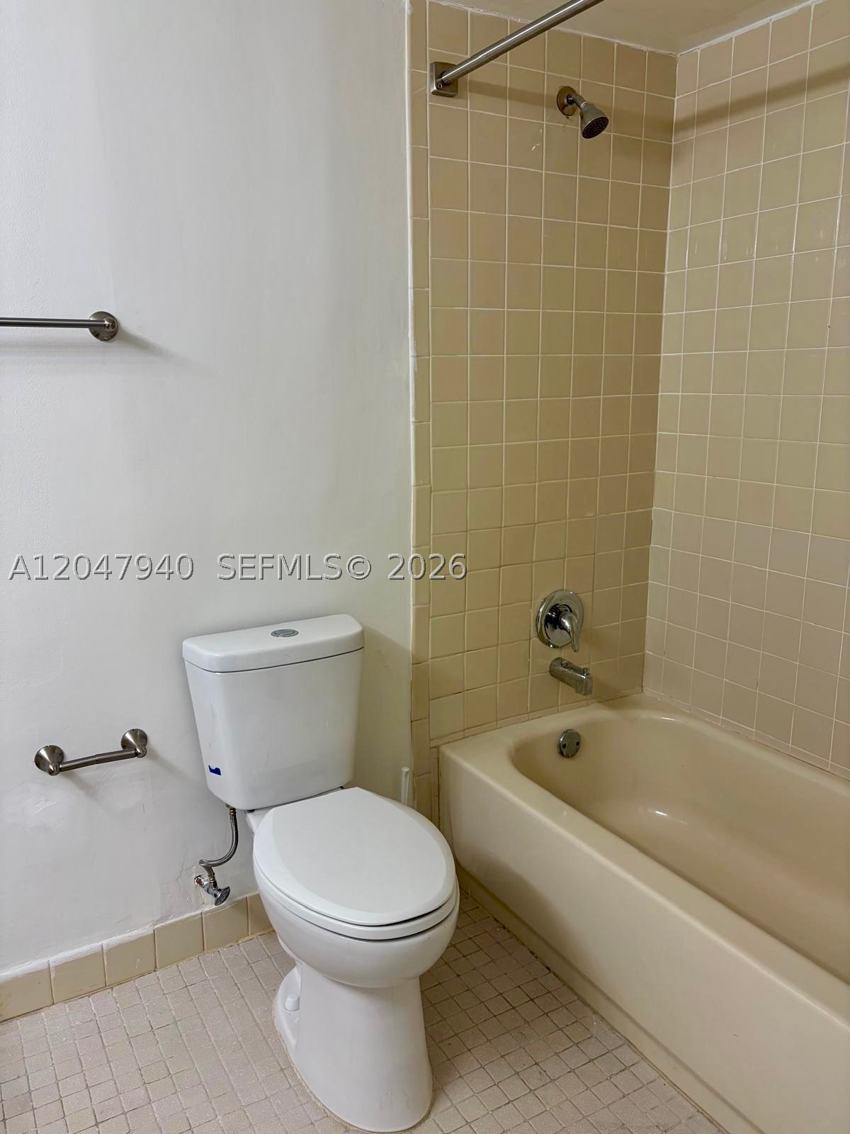 LAKES OF NEWPORT I CONDO - Residential Lease