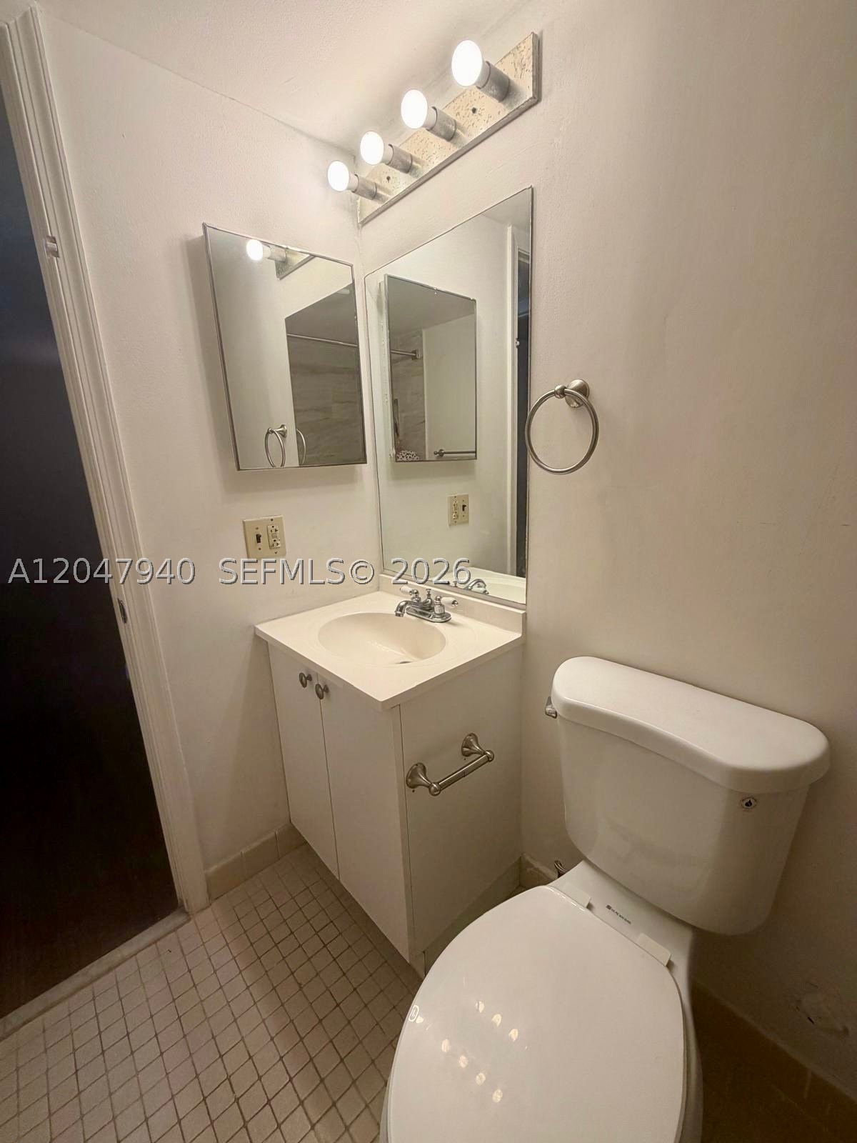 LAKES OF NEWPORT I CONDO - Residential Lease