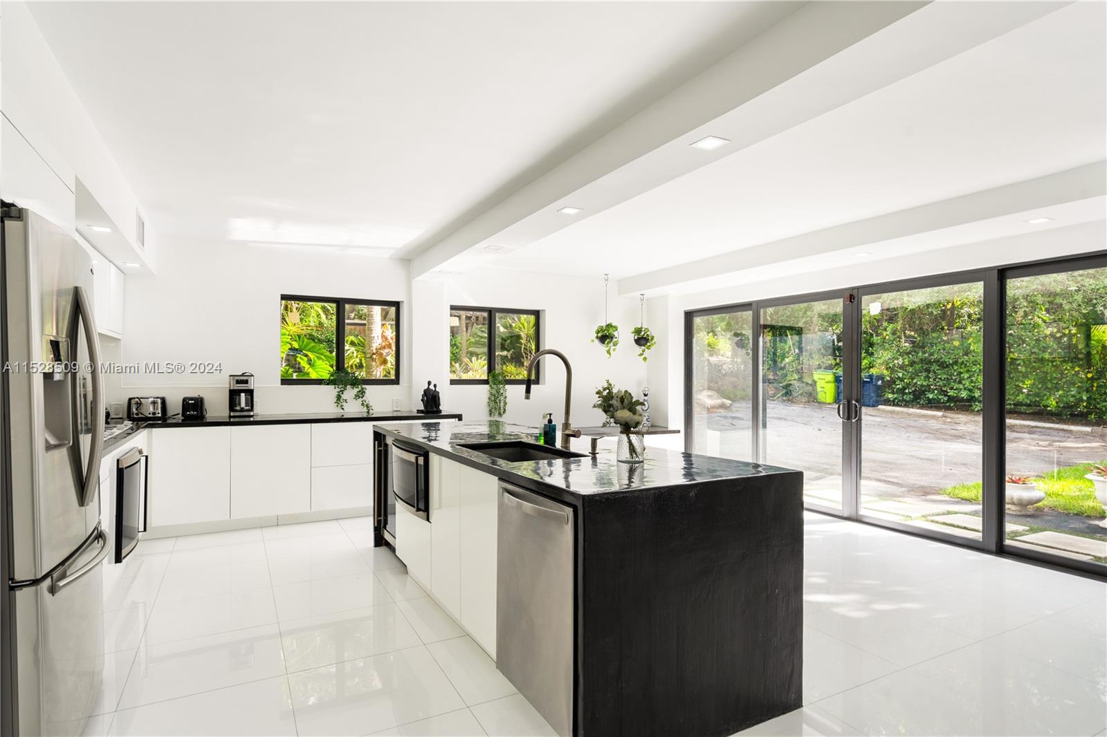 SHERWOOD FOREST - Residential Lease