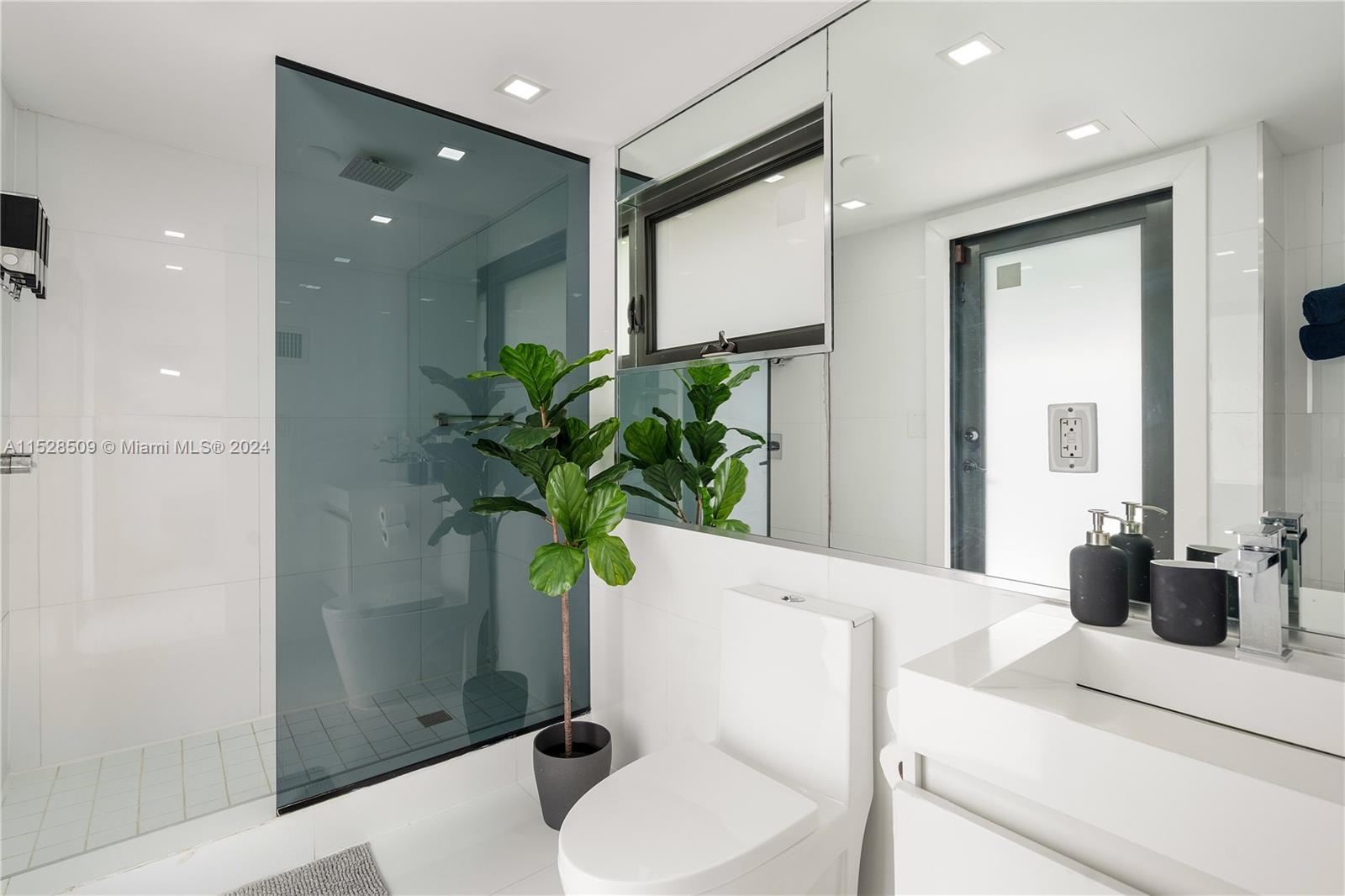SHERWOOD FOREST - Residential Lease
