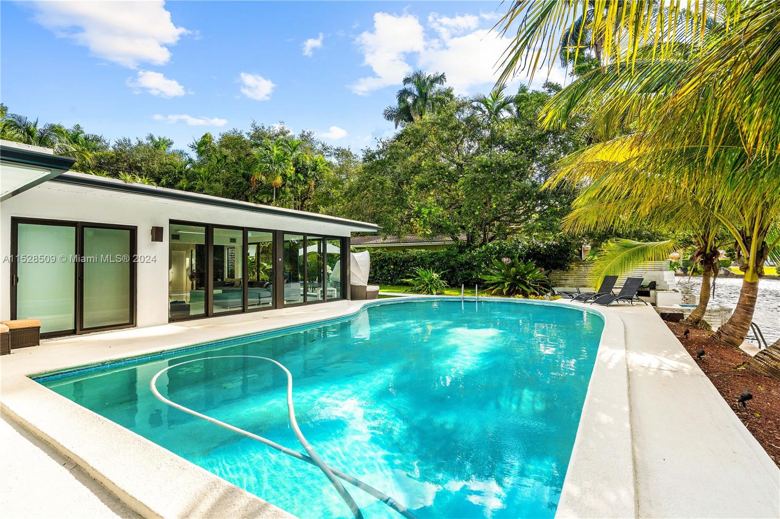 SHERWOOD FOREST - Residential Lease