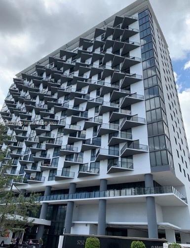 Beautiful 1 Bed + 1 Bath fully  Furnished apartment with Washer & Dryer inside the unit, in the Luxury 5252 Paseo Blvd in the heart of Downtown Doral. Amazing amenities in the building  with Pool, Spa, Cabanas, Gym, Kids play Room, assigned parking, valet parking, Electric car charging Station, etc.  Walking distance to Restaurants, Shops, Publix Supermarket, Parks, Baptist Urgent Care, Downtown Doral Charter Schools, City Place, Golf Course and much more. 3 minutes to 826 Palmeto Express Way and 8 minutes to Turnpike. Call to reserve it. It won't last!!! Ready to move in !!!. Available for rent for 3, 6 or 12 months. Motivated Land Lord !!! Pls Call or text Listing Agent!