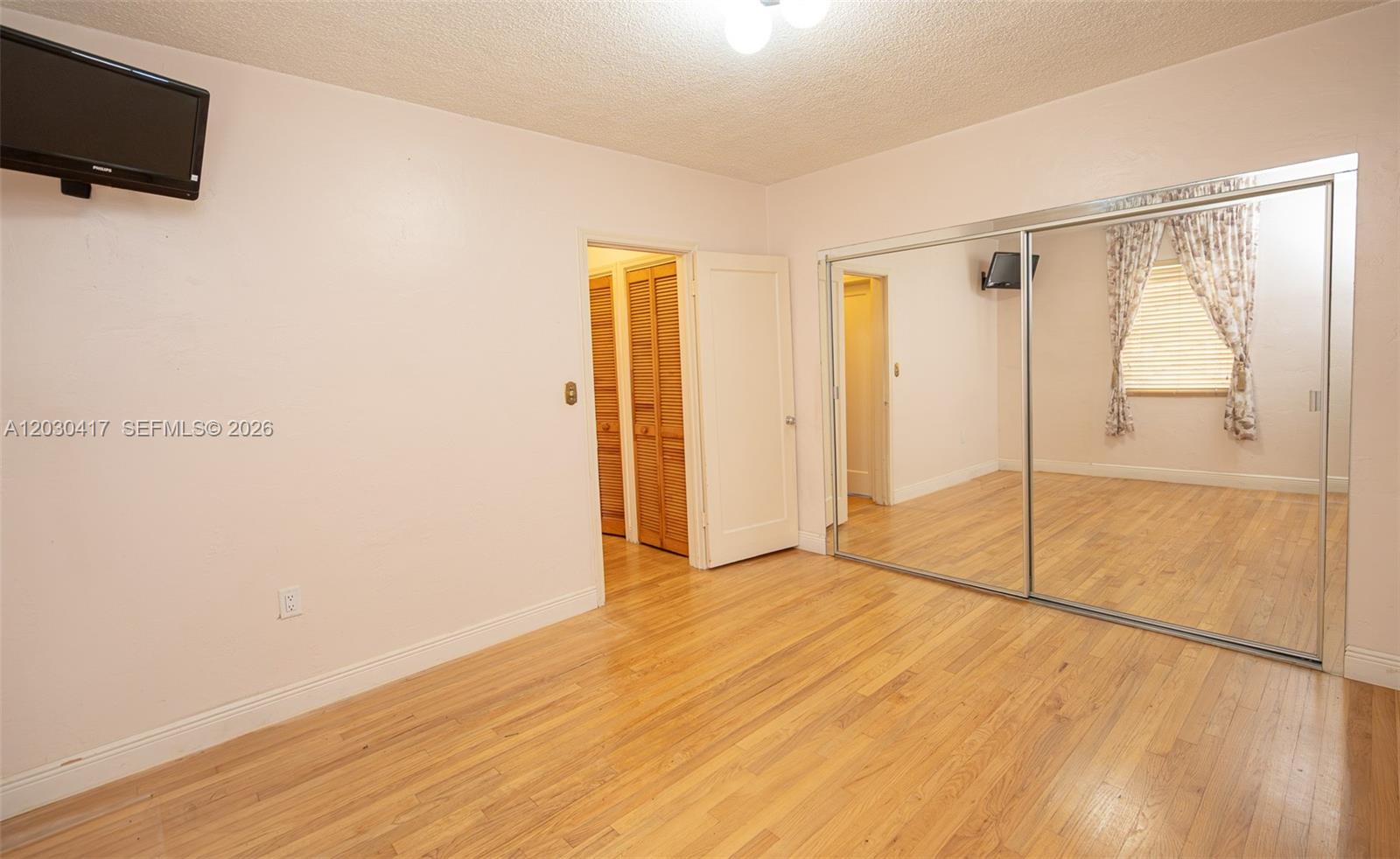 SWEET-EL CONDO - Residential Lease