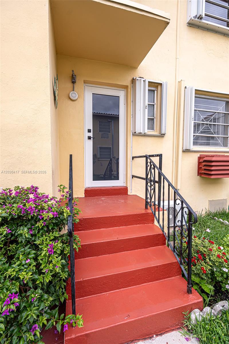 SWEET-EL CONDO - Residential Lease