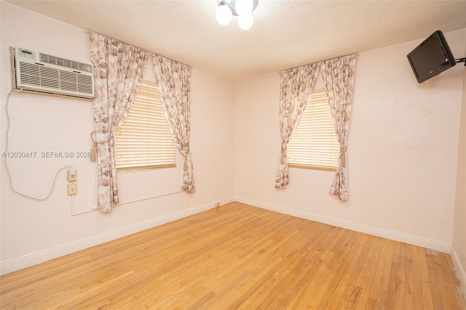 SWEET-EL CONDO - Residential Lease