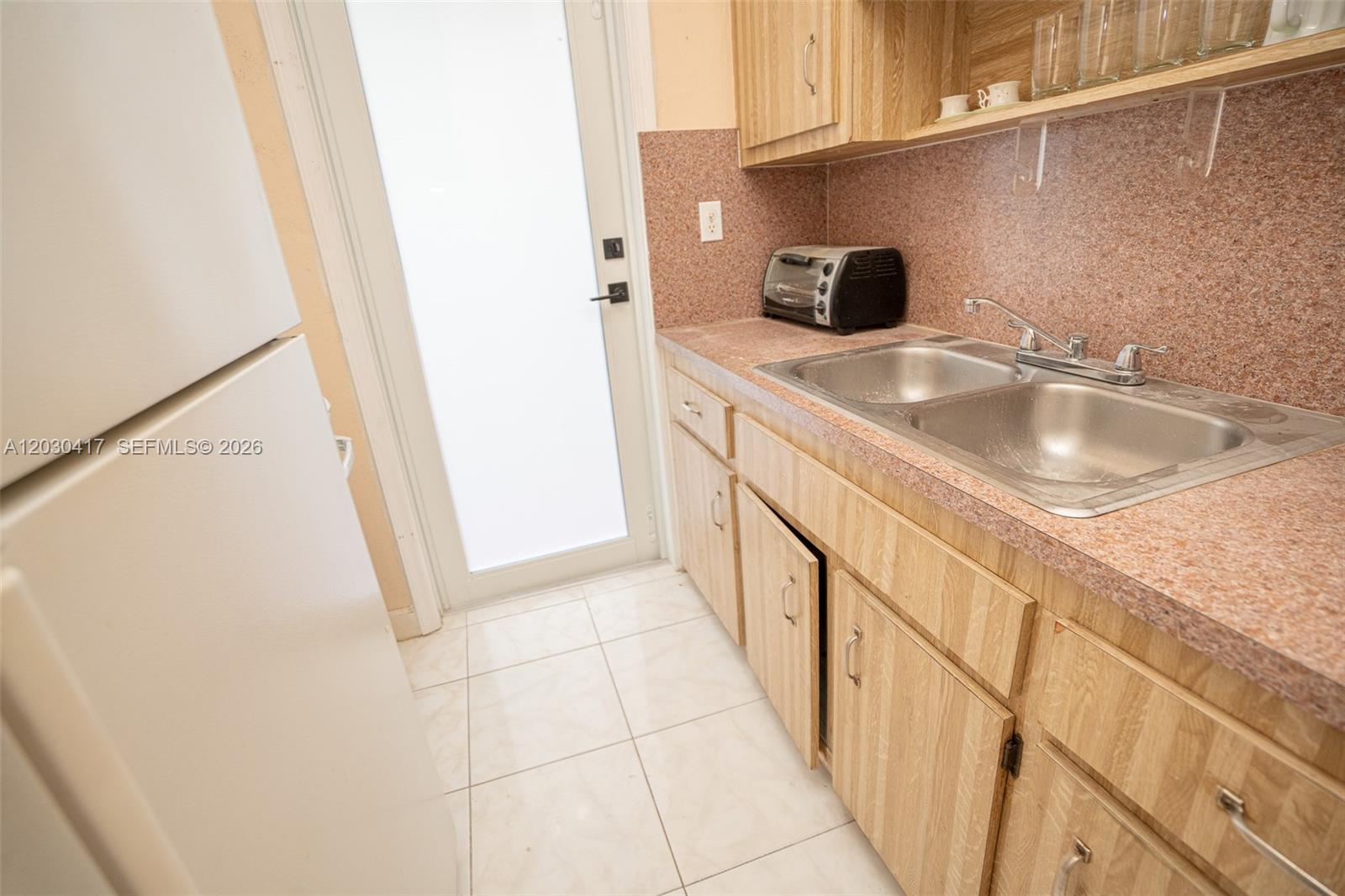 SWEET-EL CONDO - Residential Lease