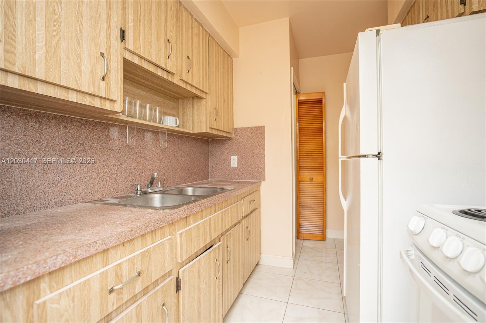 SWEET-EL CONDO - Residential Lease